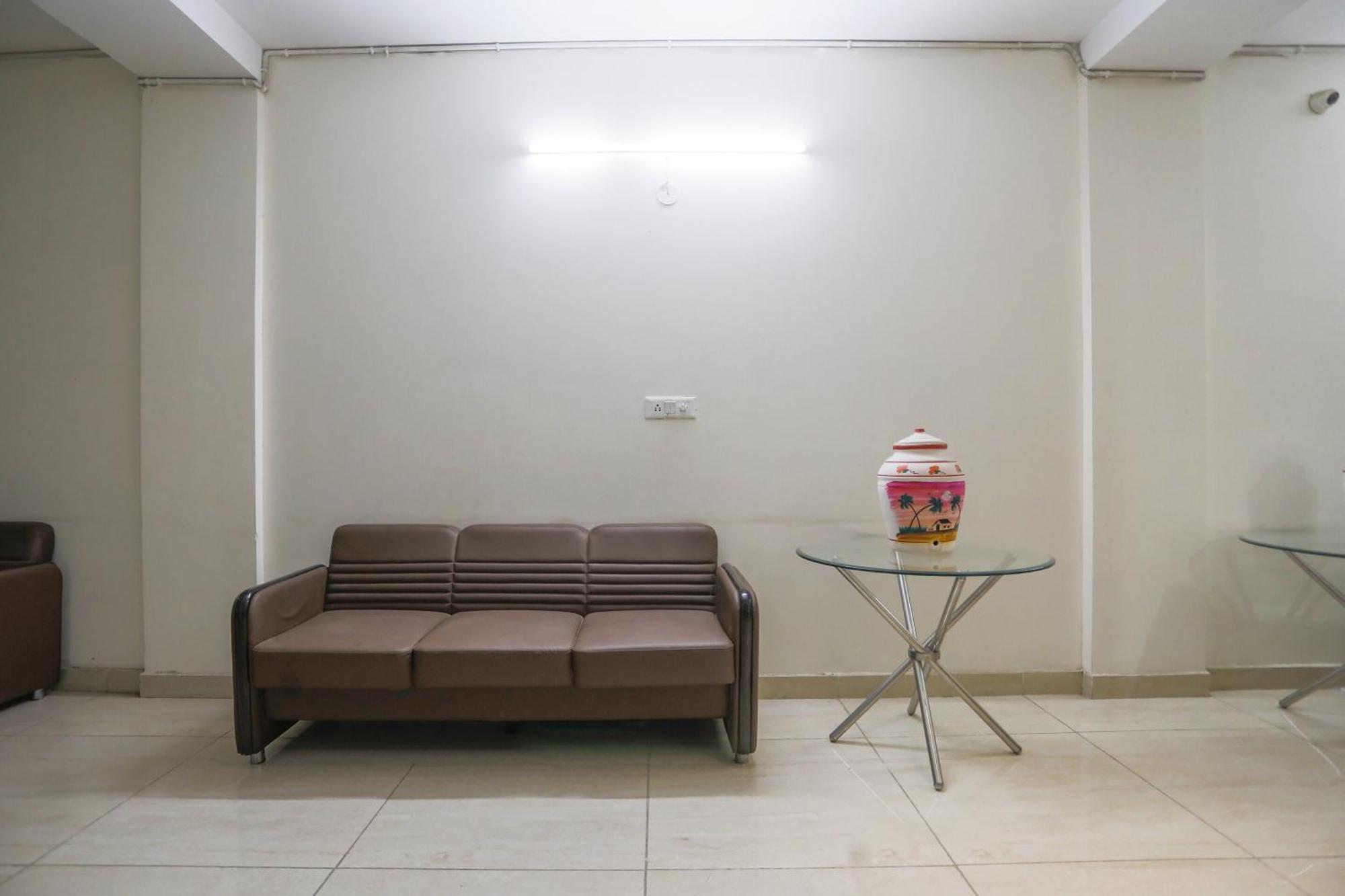 Hotel O Jsb Hotel ファリーダーバード エクステリア 写真